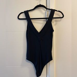 Aritzia Wilfred black deep V bodysuit Size S